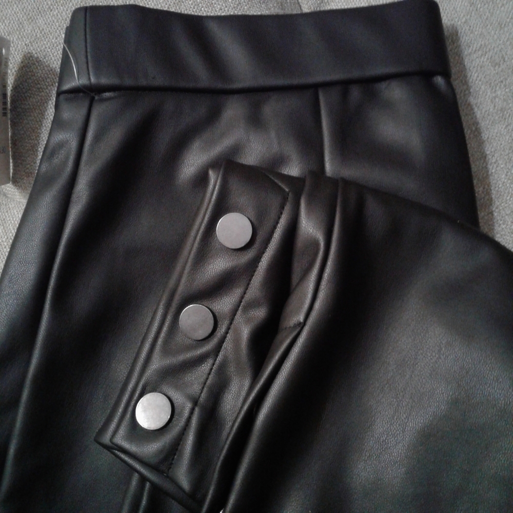 NWT Reitman's Faux leather leggings